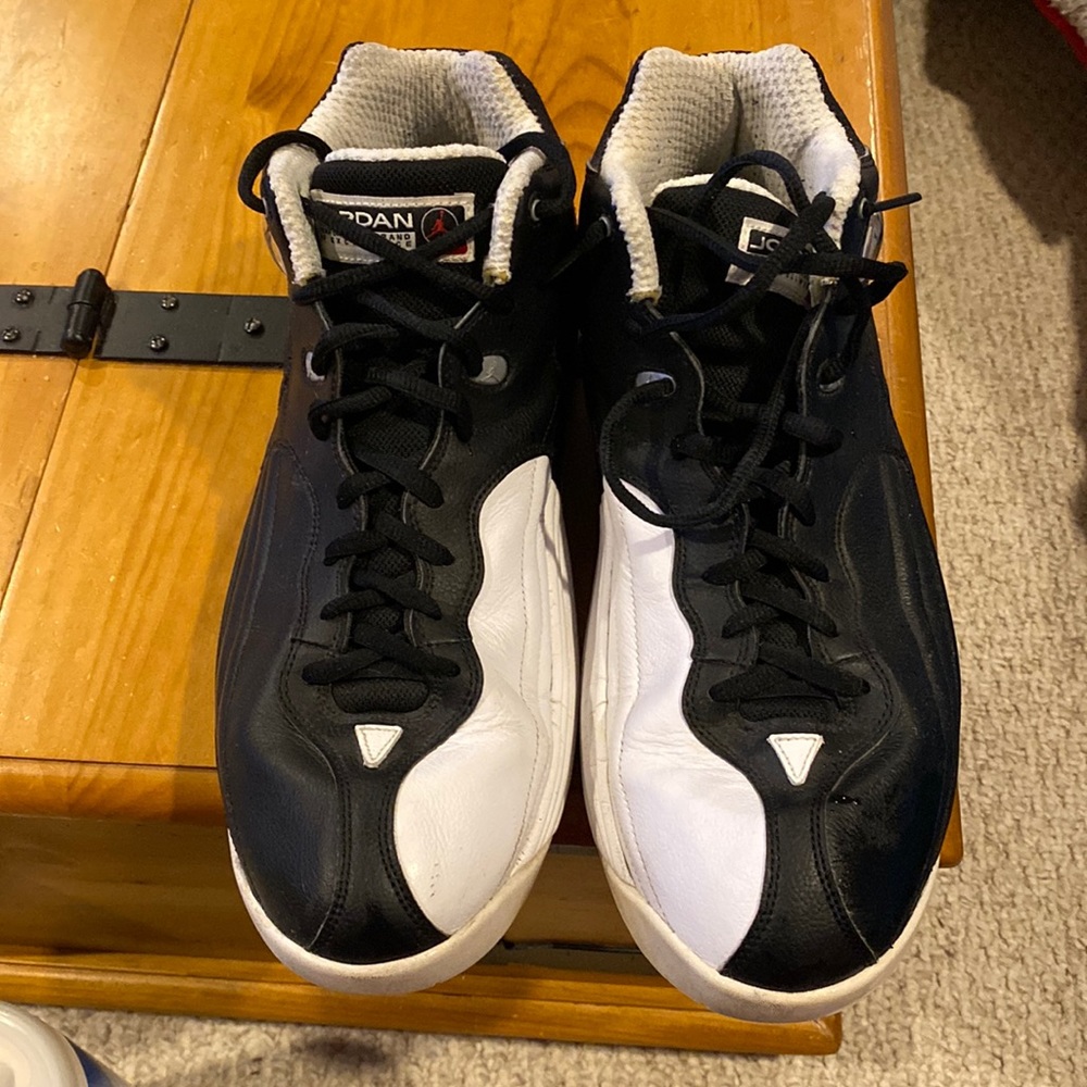 Jordan Men's Black and White Sneakers